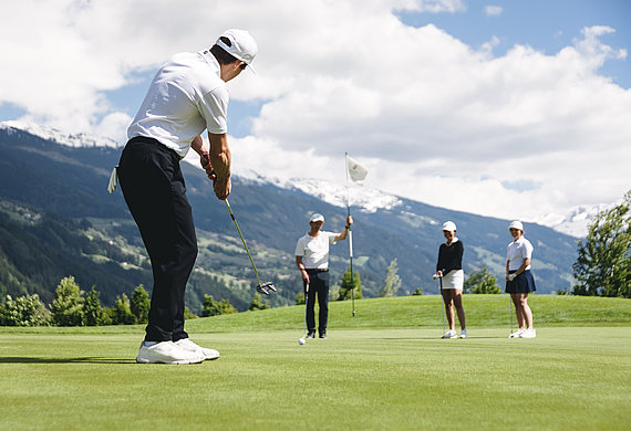 Golf mit Freunde | © Erste Ferienregion im Zillertal / Golfplatz Zillertal